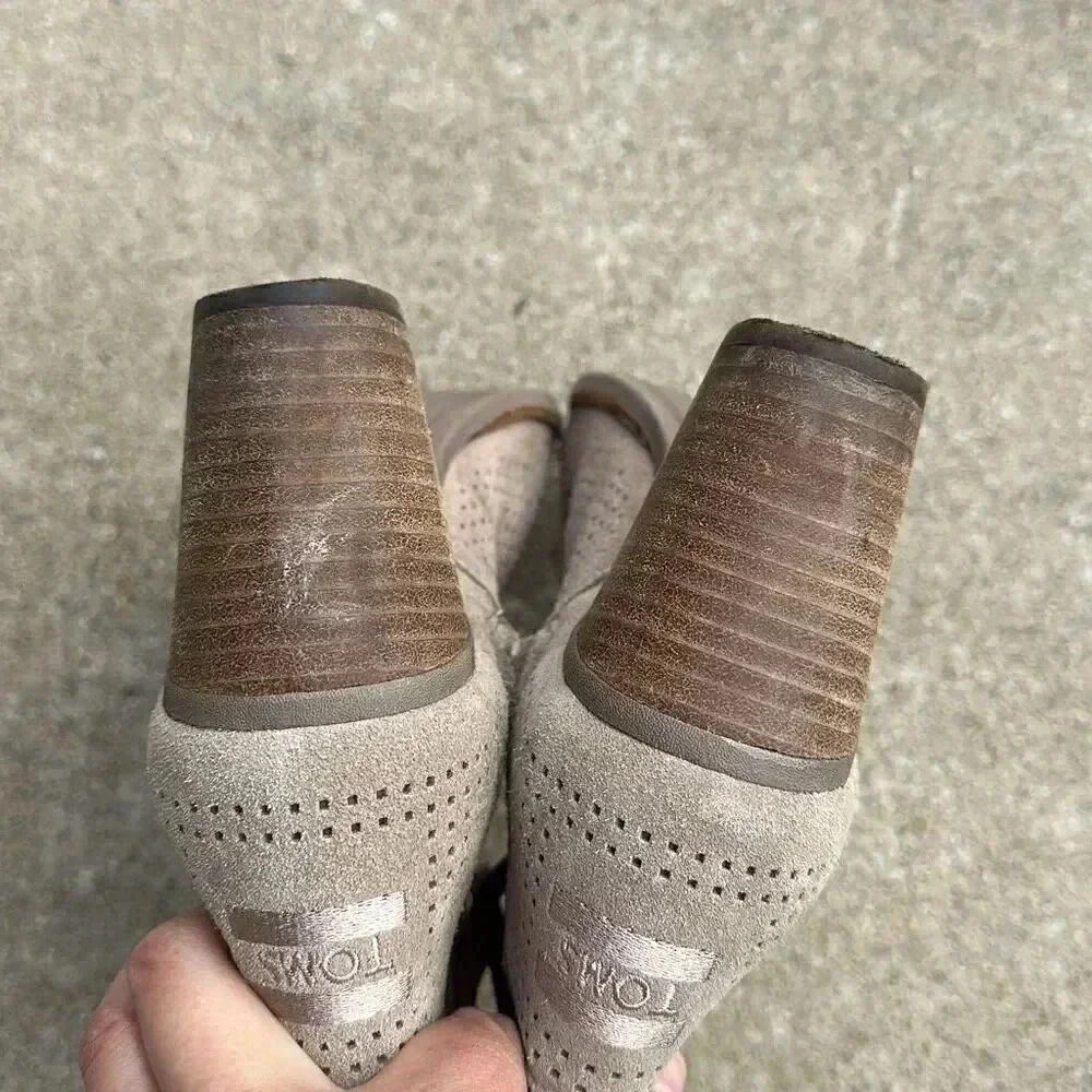 Toms Perforated Suede Booties Women's Size 7.5 - Picture 8 of 11